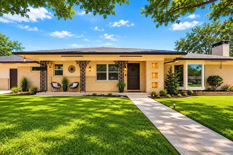 Exterior - 526 14th St, Hempstead, TX 77445 photo 3 of 8
