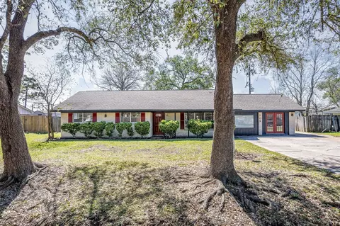 109 Staples Dr, Baytown, TX 77523
