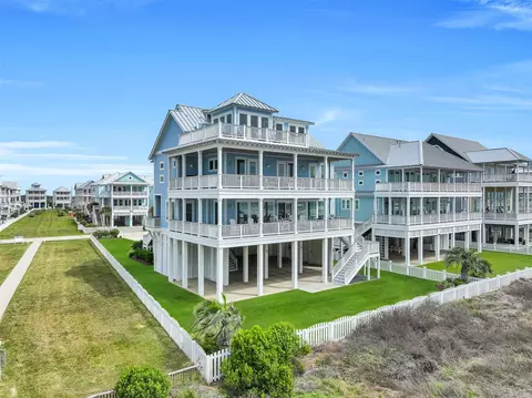 11391 Beachside Dr, Galveston, TX 77554