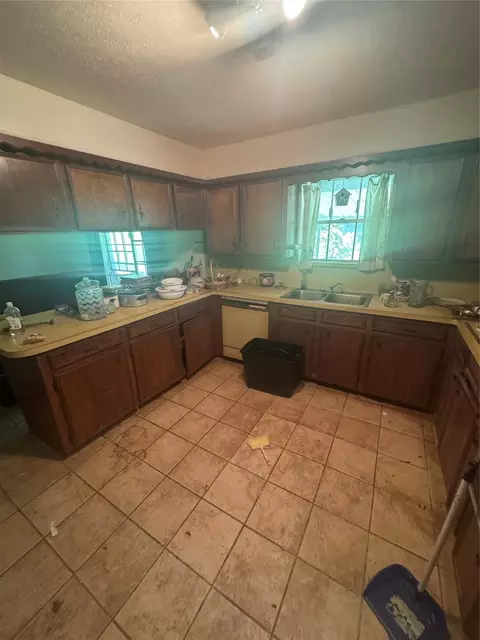 Kitchen - 501 Bobcat Ln, Daisetta, TX 77533 photo 1 of 2