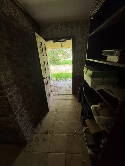 Entry Way - 501 Bobcat Ln, Daisetta, TX 77533 photo 1 of 2
