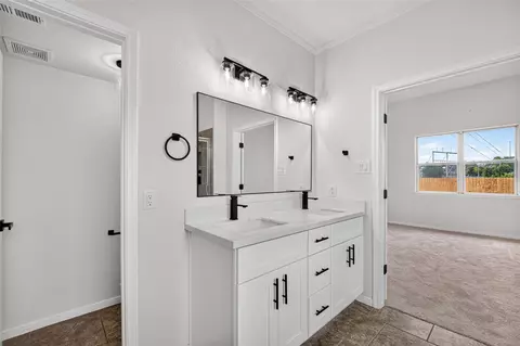 Bath - 22623 Ebbets Field Dr, Spring, TX 77389 photo 4 of 7
