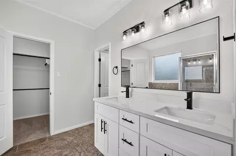 Bath - 22623 Ebbets Field Dr, Spring, TX 77389 photo 1 of 7