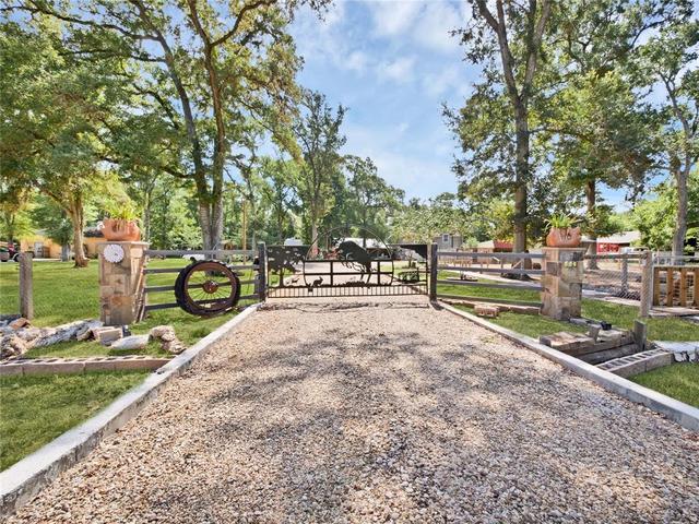 604 Wrangler Rd, Wallis, TX 77485 | 36 Photos | MLS ...