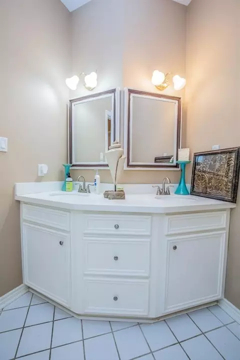 Bath - 6242 Agassi Ace Ct, Spring, TX 77379 photo 3 of 4