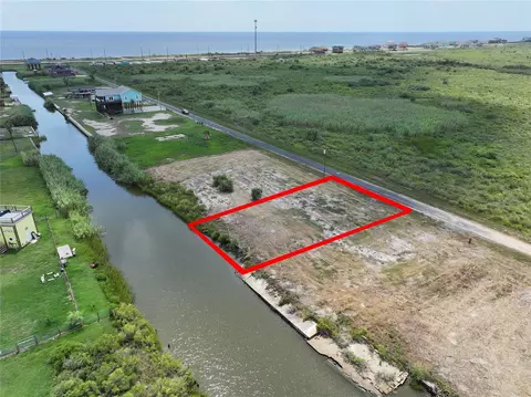 1108 Pennington St, Gilchrist, TX 77617