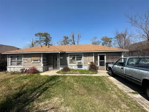 7001 Finch St, Houston, TX 77028