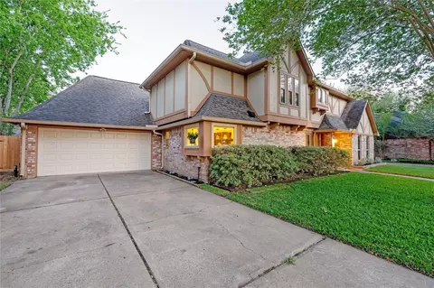 3911 Crow Valley Dr, Missouri City, TX 77459