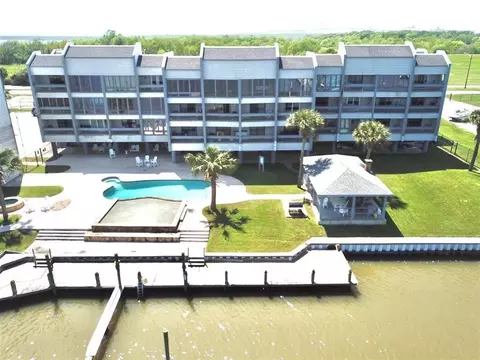560 Pleasure Island Blvd #222, Port Arthur, TX 77640