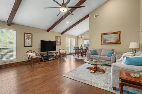 2205 Mission St, Kemah, TX 77565