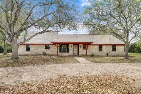 620 Panorama Rd, La Grange, TX 78945