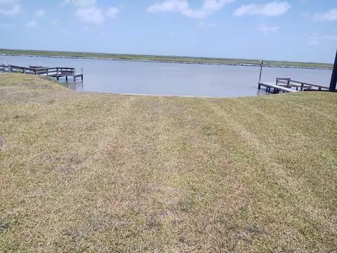 1703 Canal Dr, Sargent, TX 77414
