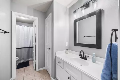 Bath - 2167 Summit Mist Dr, Conroe, TX 77304 photo 5 of 6