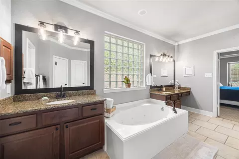 Bath - 2167 Summit Mist Dr, Conroe, TX 77304 photo 2 of 6