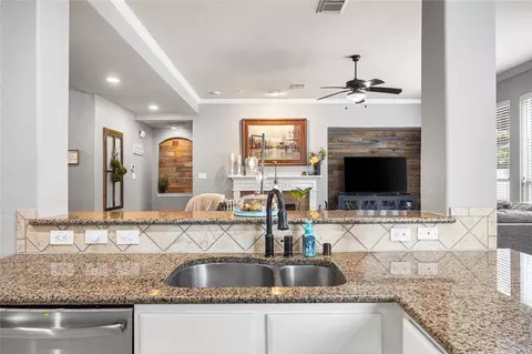 Kitchen - 2167 Summit Mist Dr, Conroe, TX 77304 photo 2 of 4