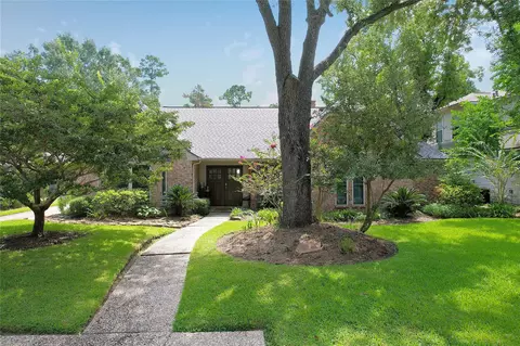 2810 Woodland Ridge Dr, Kingwood, TX 77345