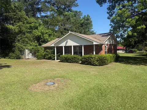 718 Broadway St, Maud, TX 75567