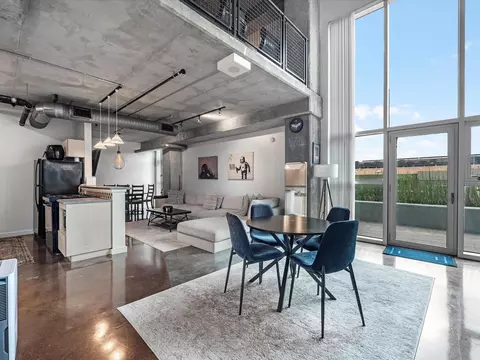 2000 Bagby St #5423, Houston, TX 77002
