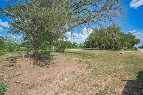 210 5th St, Hempstead, TX 77445