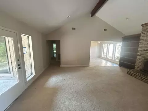 Living - 12 Windsor Ct, Lufkin, TX 75901 photo 2 of 4