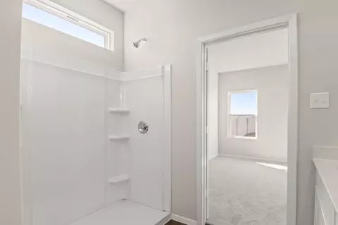 Bath - 4418 Long Leaf Bend Blvd, Pinehurst, TX 77362 photo 2 of 3