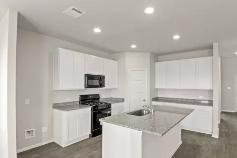 Kitchen - 4418 Long Leaf Bend Blvd, Pinehurst, TX 77362 photo 2 of 3