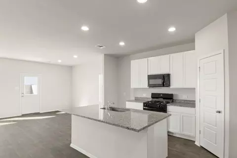 Kitchen - 4418 Long Leaf Bend Blvd, Pinehurst, TX 77362 photo 3 of 3