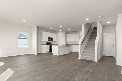 Living - 4418 Long Leaf Bend Blvd, Pinehurst, TX 77362 photo 3 of 5