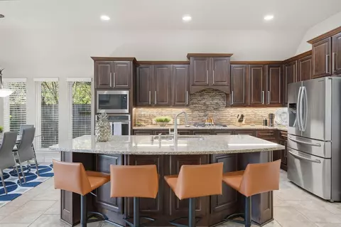 Kitchen - 127 Deerchase Dr, Conroe, TX 77384 photo 2 of 3