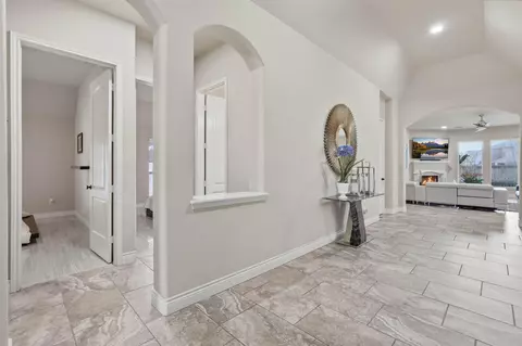 Entry Way - 127 Deerchase Dr, Conroe, TX 77384 photo 3 of 5