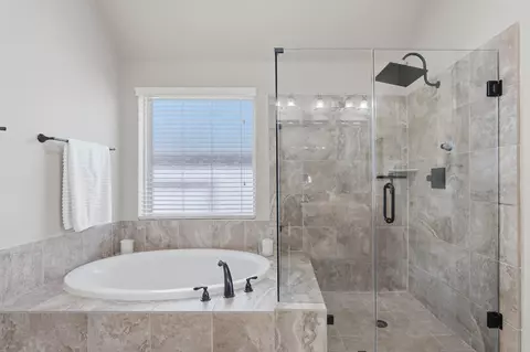 Bath - 127 Deerchase Dr, Conroe, TX 77384 photo 3 of 5