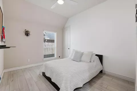 Bedroom - 127 Deerchase Dr, Conroe, TX 77384 photo 5 of 5