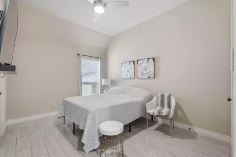Bedroom - 127 Deerchase Dr, Conroe, TX 77384 photo 3 of 5
