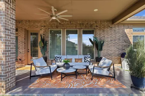 Exterior - 127 Deerchase Dr, Conroe, TX 77384 photo 2 of 10
