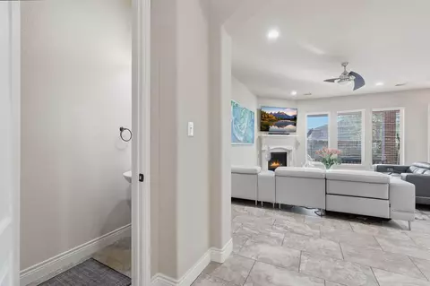 Entry Way - 127 Deerchase Dr, Conroe, TX 77384 photo 4 of 5