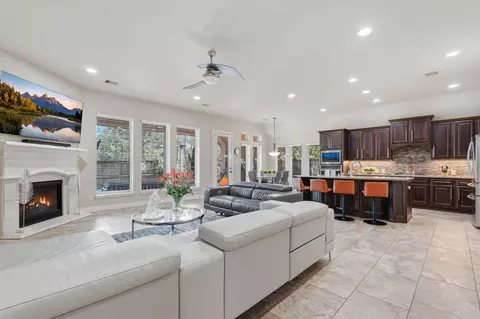Living - 127 Deerchase Dr, Conroe, TX 77384 photo 2 of 2