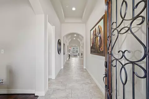 Entry Way - 127 Deerchase Dr, Conroe, TX 77384 photo 2 of 5