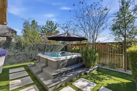 Exterior - 127 Deerchase Dr, Conroe, TX 77384 photo 6 of 10