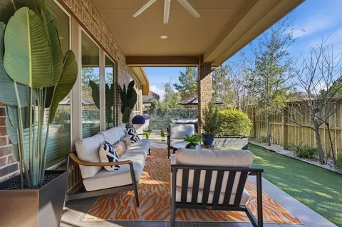 Exterior - 127 Deerchase Dr, Conroe, TX 77384 photo 4 of 10