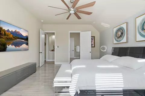 Bedroom - 127 Deerchase Dr, Conroe, TX 77384 photo 2 of 5