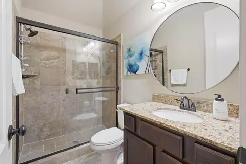 Bath - 127 Deerchase Dr, Conroe, TX 77384 photo 4 of 5