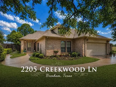 2205 Creekwood Ln, Brenham, TX 77833
