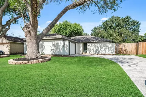 3200 Sand Reef Ln, League City, TX 77573