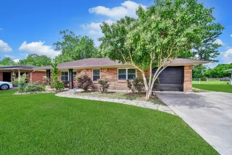 10406 Woodwind Dr, Houston, TX 77025