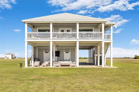 299 Bay Dr, Palacios, TX 77465