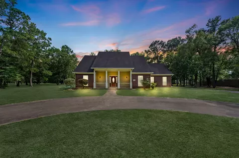 205 Mohawk Ln, Wallisville, TX 77597