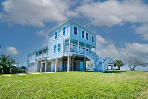 11818 Sportsman Rd, Galveston, TX 77554