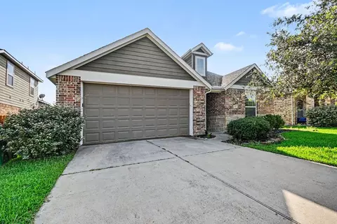 6615 Hunters Trace Ln, Baytown, TX 77521