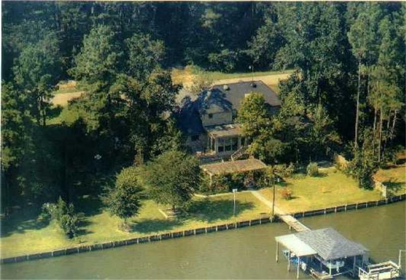 268 Lakefront Dr, Onalaska, TX 77360 photo 1
