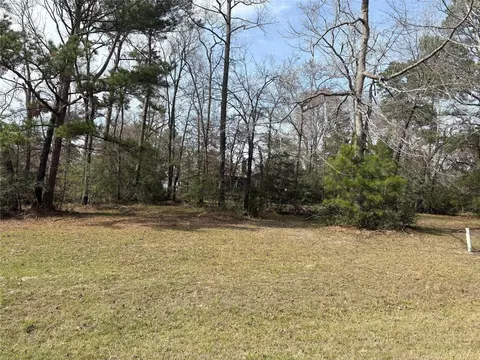 102 N Forest Dr, Huntsville, TX 77340